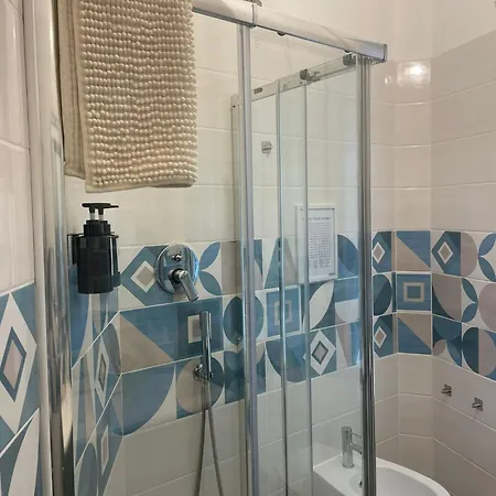 2 Bagni, 2 A Piramide Ostiense Rome