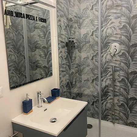 2 Bagni, 2 A Piramide Ostiense