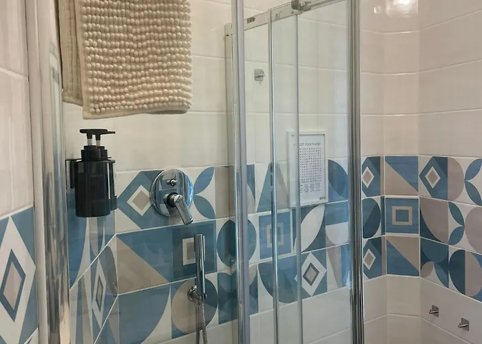 2 Bagni, 2 A Piramide Ostiense Rzym