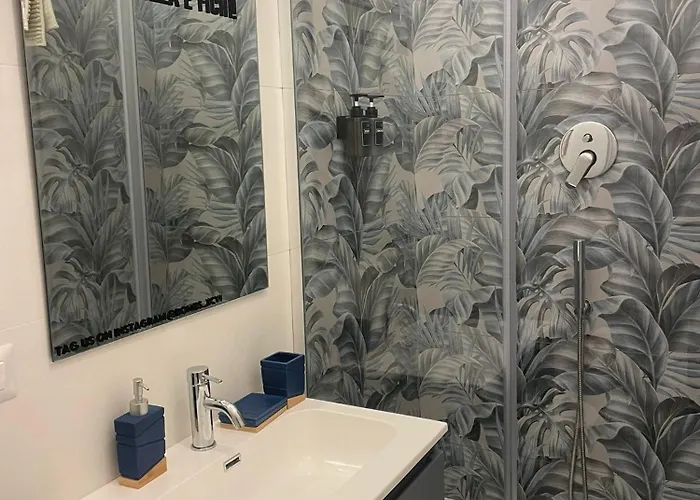 2 Bagni, 2 A Piramide Ostiense