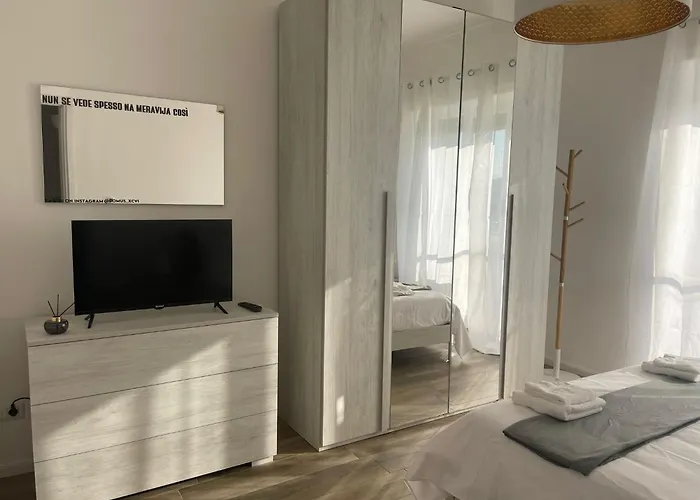 2 Bagni, 2 A Piramide Ostiense *