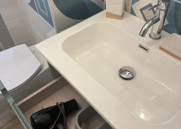 2 Bagni, 2 A Piramide Ostiense Rzym