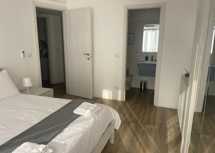 2 Bagni, 2 A Piramide Ostiense Rzym