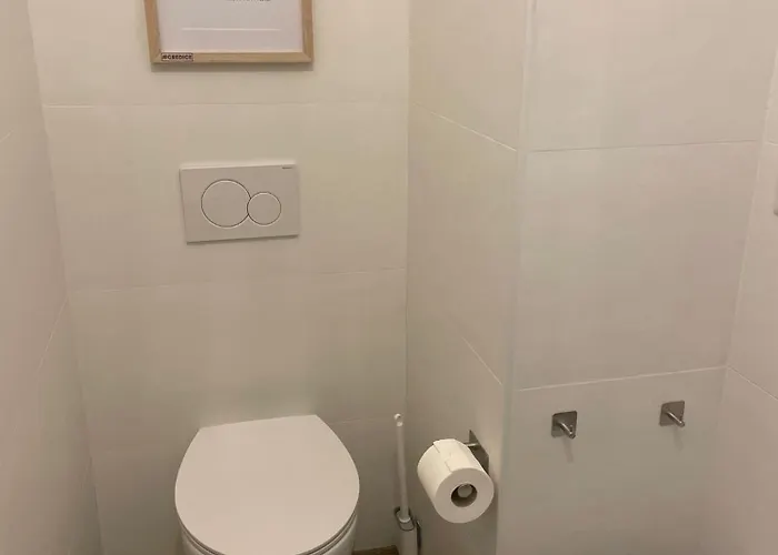 2 Bagni, 2 A Piramide Ostiense *